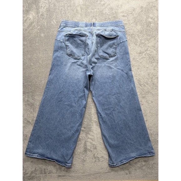 Torrid Jeans Womens 18 Medium Wash Bombshell Wide Leg Ankle Crop Super Soft - Picture 8 of 9